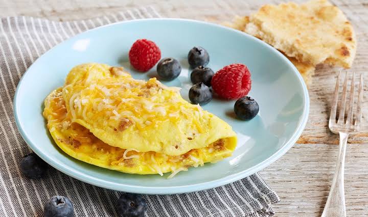 How Much Saturated Fat in Eggs Omelet?