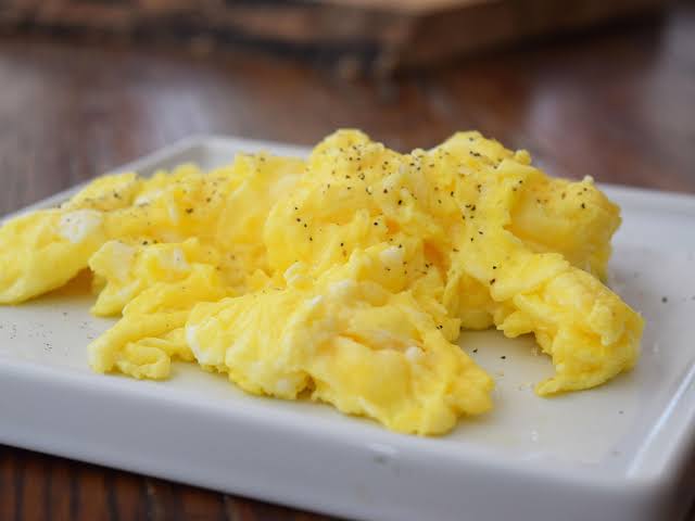 How Much Saturated Fat in Eggs Scrambled?