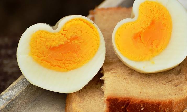 How Much Saturated Fat in Eggs Raw?